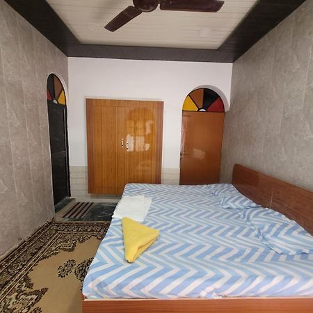 Pushpa Vatika Hotel Faizabad Exterior photo