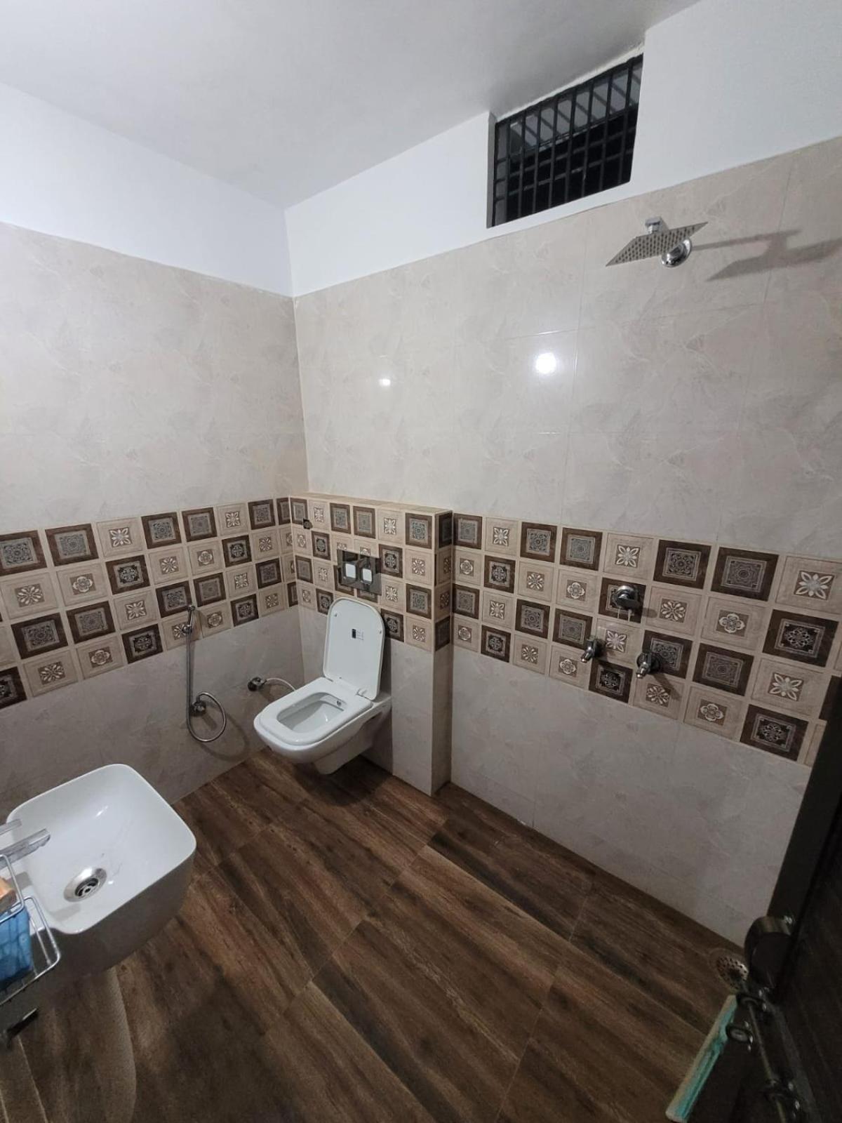 Pushpa Vatika Hotel Faizabad Exterior photo