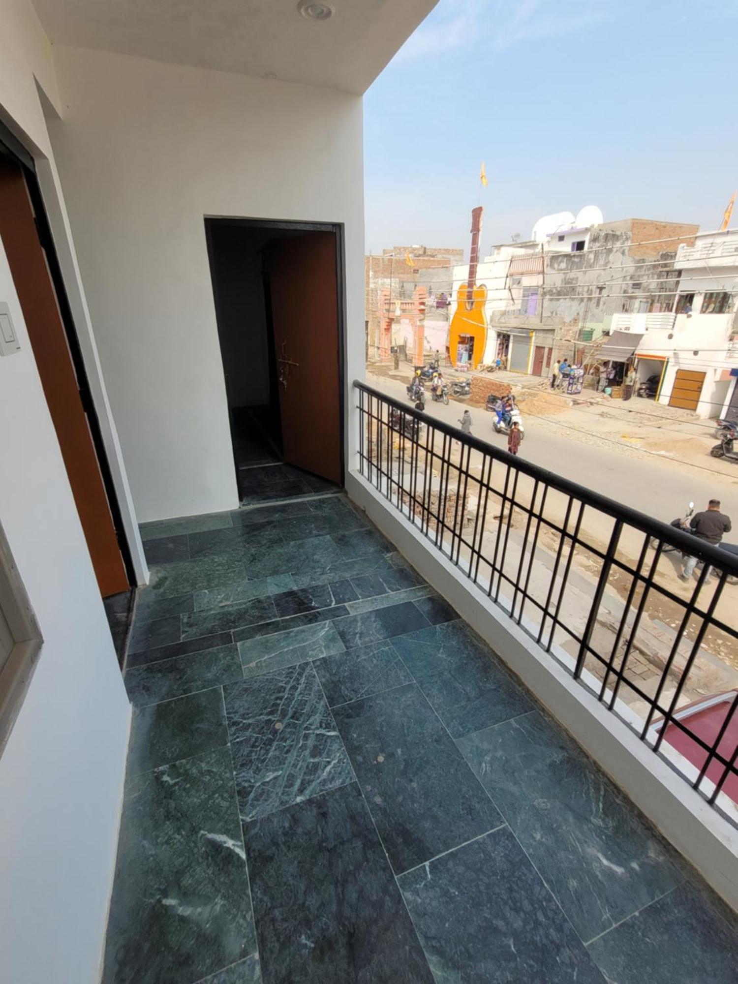 Pushpa Vatika Hotel Faizabad Exterior photo