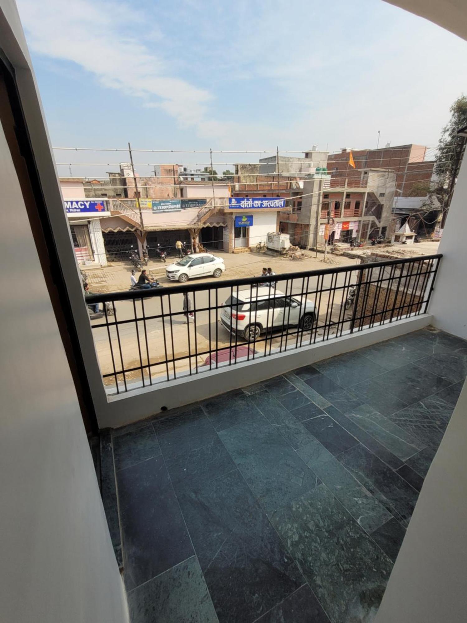 Pushpa Vatika Hotel Faizabad Exterior photo