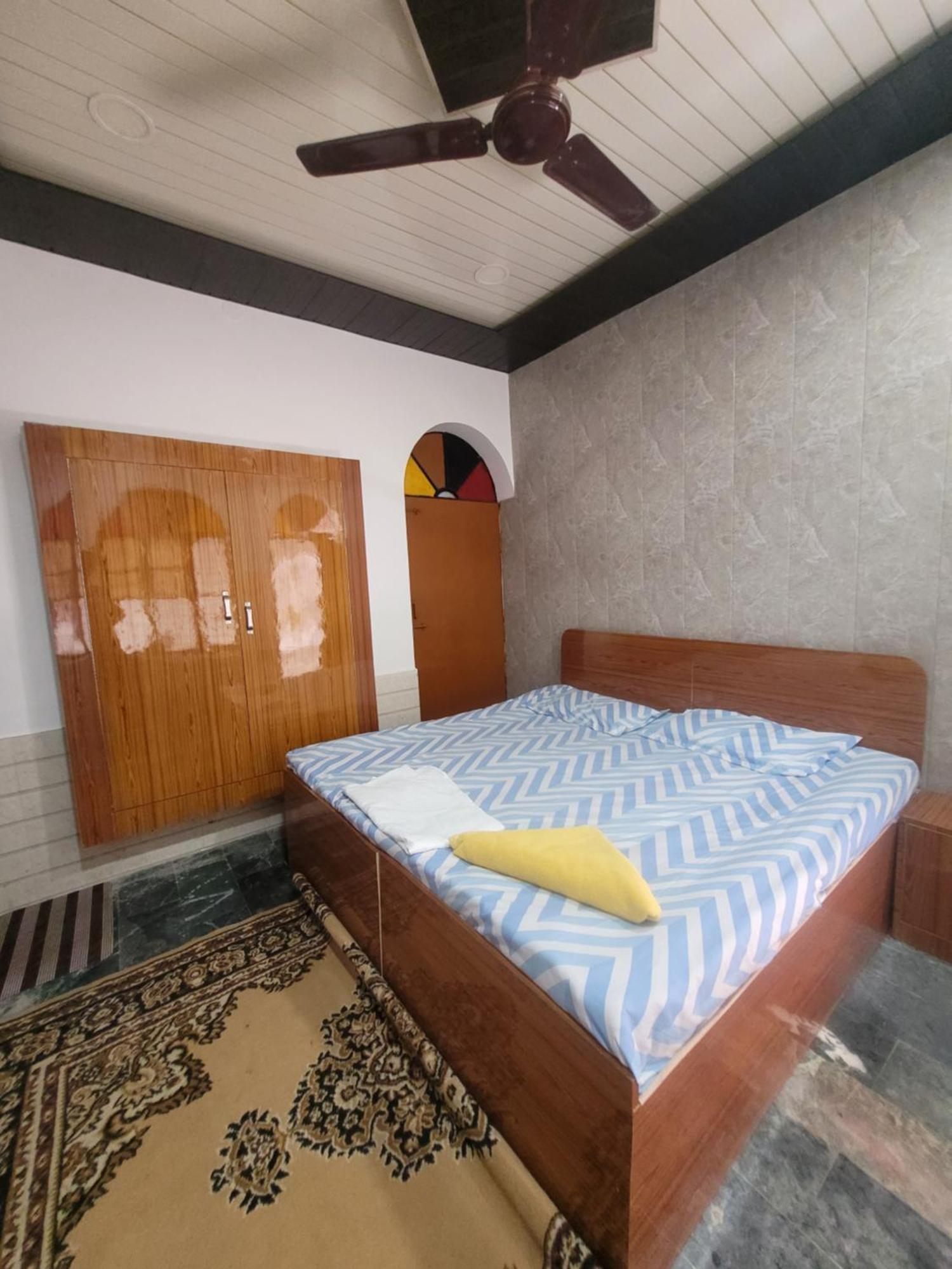 Pushpa Vatika Hotel Faizabad Exterior photo