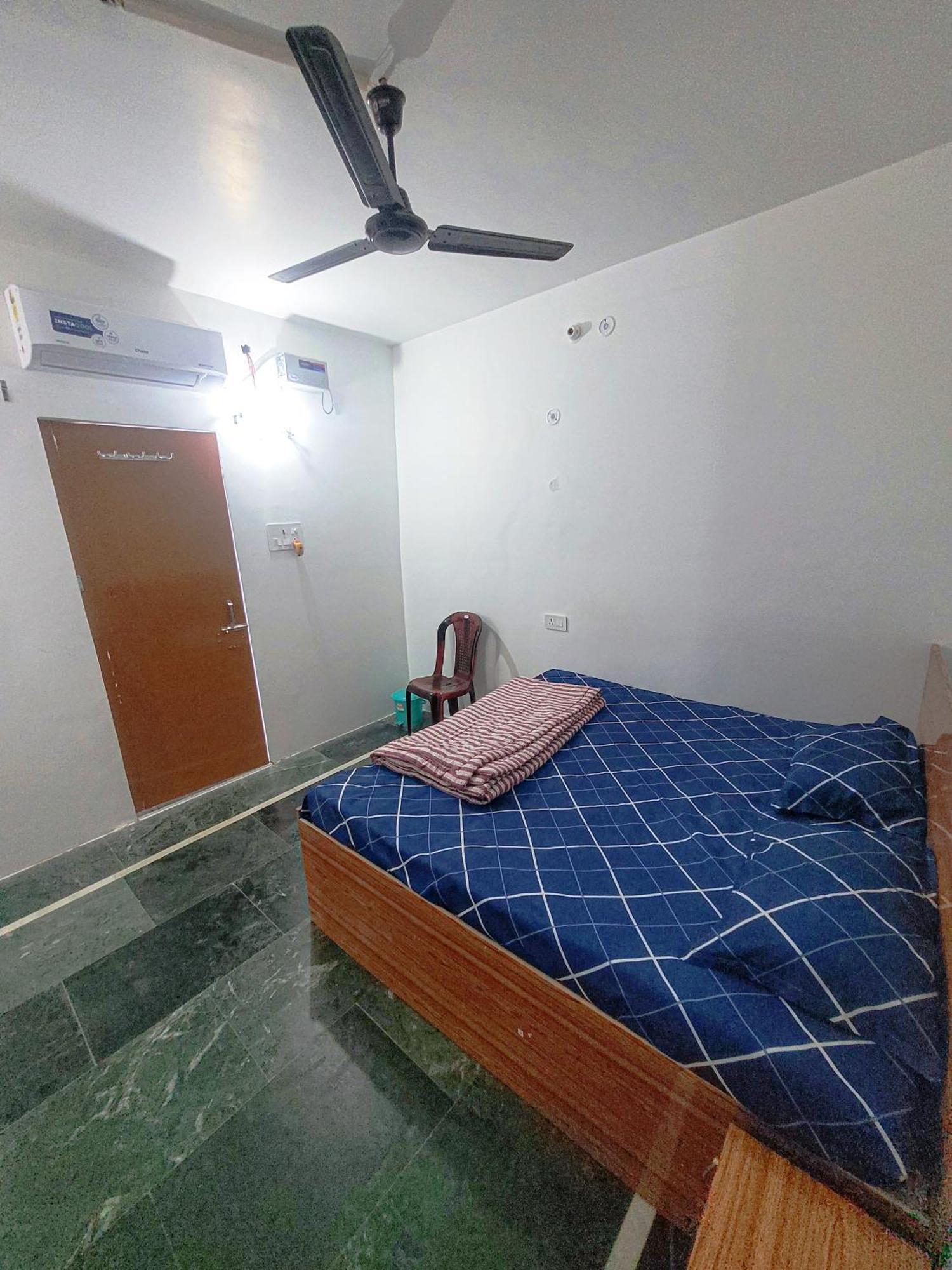 Pushpa Vatika Hotel Faizabad Exterior photo